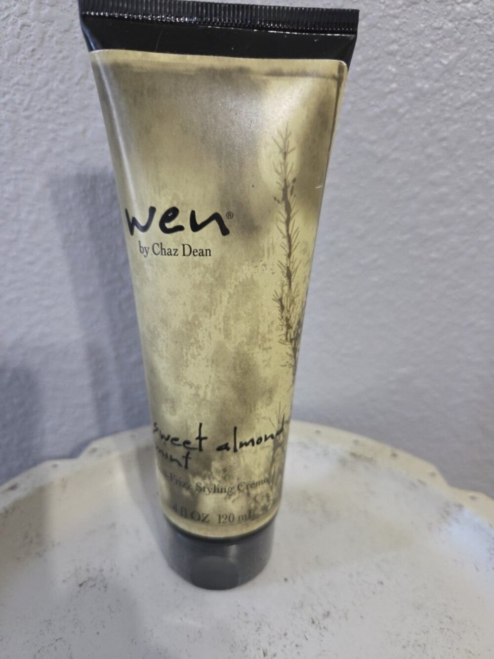 WEN by Chaz Dean Sweet Almond Mint Styling Creme 4 oz. Tube